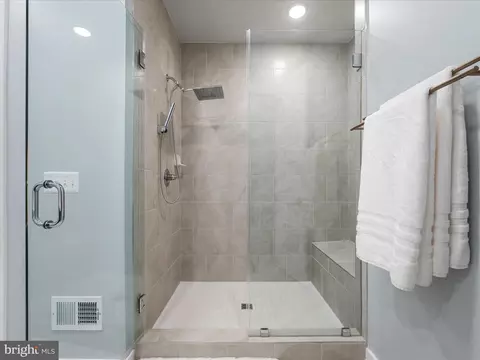 Bath - 22976 Copper Tree Ter, Ashburn, VA 20148 photo 4 of 7