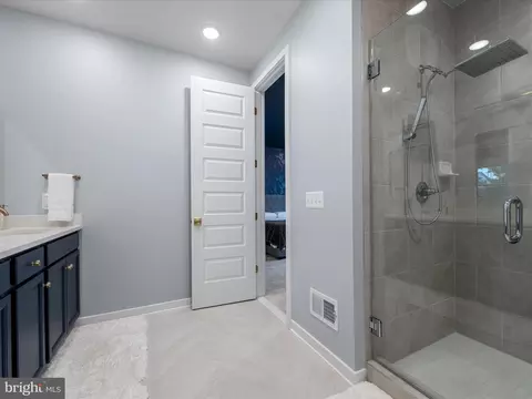 Bath - 22976 Copper Tree Ter, Ashburn, VA 20148 photo 5 of 7