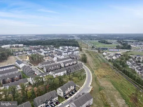 View/Area - 22976 Copper Tree Ter, Ashburn, VA 20148 photo 4 of 6