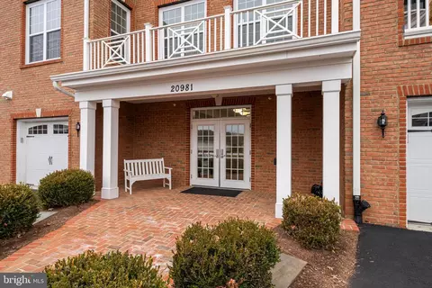 20981 Rocky Knoll Sq #301, Ashburn, VA 20147
