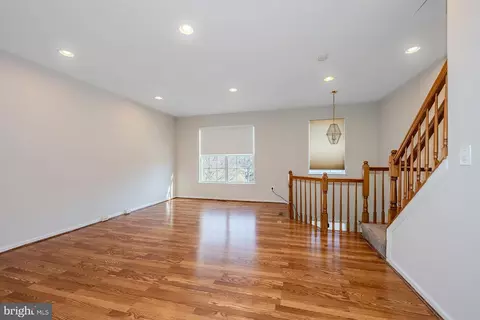 Living - 44179 Tippecanoe Ter, Ashburn, VA 20147 photo 2 of 4