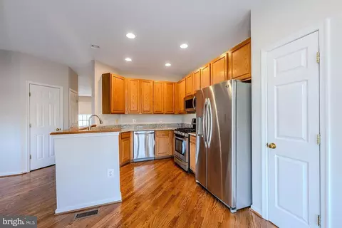 Kitchen - 44179 Tippecanoe Ter, Ashburn, VA 20147 photo 2 of 2