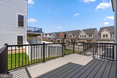 Exterior - 44510 Lowestoft Sq, Ashburn, VA 20147 photo 1 of 1