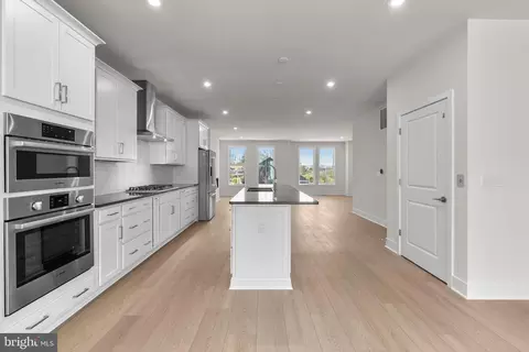 Entry Way - 44510 Lowestoft Sq, Ashburn, VA 20147 photo 5 of 9