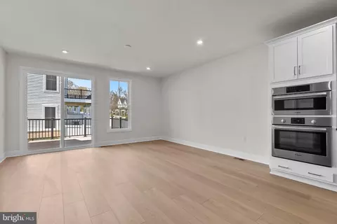 Living - 44510 Lowestoft Sq, Ashburn, VA 20147 photo 4 of 6