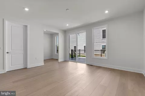 Living - 44510 Lowestoft Sq, Ashburn, VA 20147 photo 6 of 6