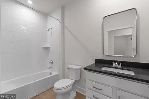 Bath - 44510 Lowestoft Sq, Ashburn, VA 20147 photo 2 of 2