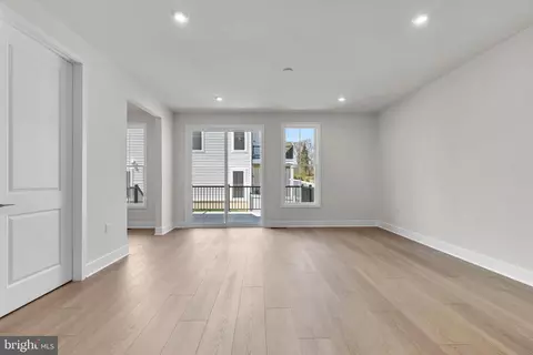 Living - 44510 Lowestoft Sq, Ashburn, VA 20147 photo 5 of 6