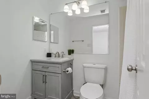 Bath - 43484 Blacksmith Sq, Ashburn, VA 20147 photo 2 of 4