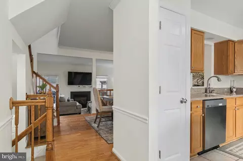 Entry Way - 43484 Blacksmith Sq, Ashburn, VA 20147 photo 2 of 6