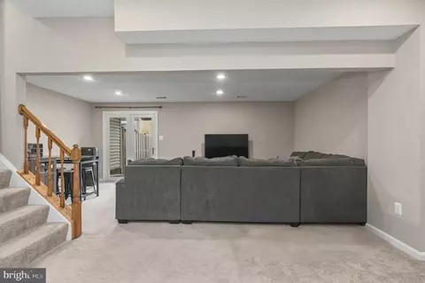 Living - 43484 Blacksmith Sq, Ashburn, VA 20147 photo 2 of 2