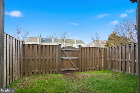 Exterior - 43484 Blacksmith Sq, Ashburn, VA 20147 photo 6 of 17