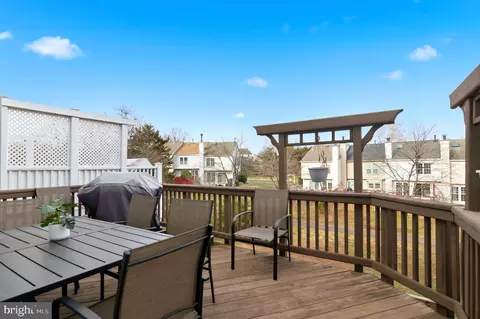 Exterior - 43484 Blacksmith Sq, Ashburn, VA 20147 photo 2 of 17