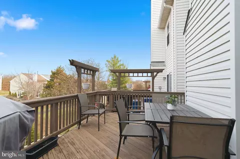 Exterior - 43484 Blacksmith Sq, Ashburn, VA 20147 photo 3 of 17