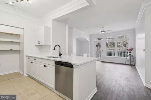 504 Sunset View Ter SE #104, Leesburg, VA 20175