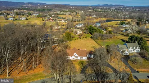 35405 Carnoustie Cir, Round Hill, VA 20141