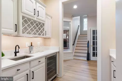 Entry Way - 22455 Pine Ridge Ct, Ashburn, VA 20148 photo 4 of 9