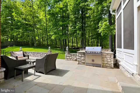 Exterior - 22455 Pine Ridge Ct, Ashburn, VA 20148 photo 8 of 12