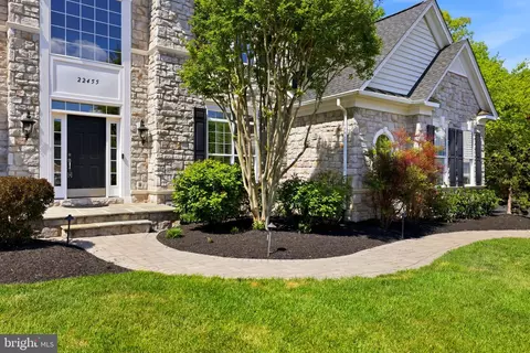 Exterior - 22455 Pine Ridge Ct, Ashburn, VA 20148 photo 12 of 12