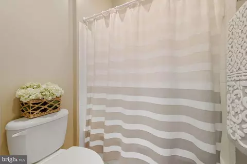 Bath - 22455 Pine Ridge Ct, Ashburn, VA 20148 photo 12 of 13