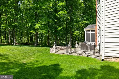 Exterior - 22455 Pine Ridge Ct, Ashburn, VA 20148 photo 7 of 12