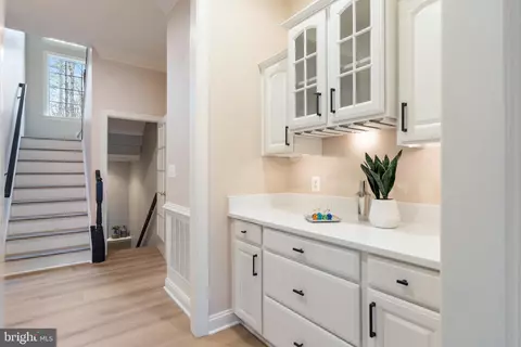 Entry Way - 22455 Pine Ridge Ct, Ashburn, VA 20148 photo 3 of 9