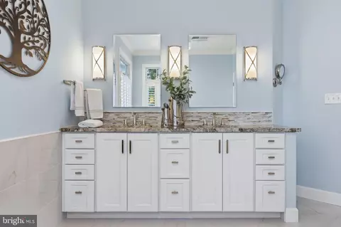 Bath - 22455 Pine Ridge Ct, Ashburn, VA 20148 photo 6 of 13