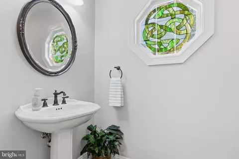 Bath - 22455 Pine Ridge Ct, Ashburn, VA 20148 photo 2 of 13