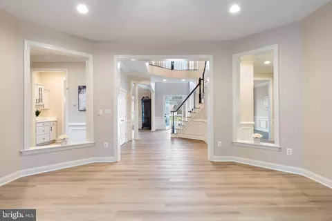 Entry Way - 22455 Pine Ridge Ct, Ashburn, VA 20148 photo 6 of 9