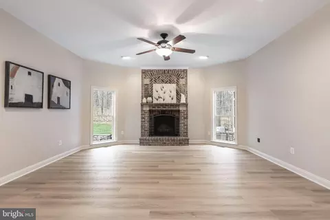 Living - 22455 Pine Ridge Ct, Ashburn, VA 20148 photo 4 of 5