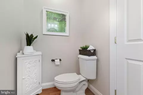 Bath - 22455 Pine Ridge Ct, Ashburn, VA 20148 photo 3 of 13