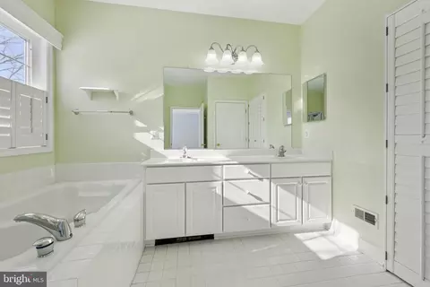 Bath - 20850 Adams Mill Pl, Ashburn, VA 20147 photo 1 of 4