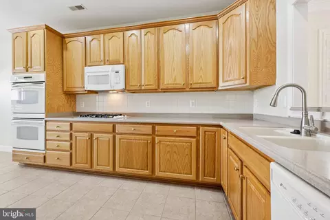 Kitchen - 20850 Adams Mill Pl, Ashburn, VA 20147 photo 1 of 4