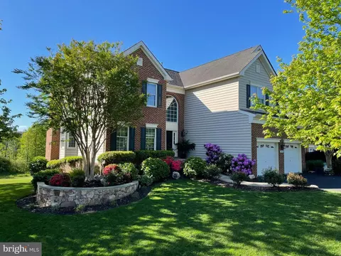 Exterior - 43387 La Belle Pl, Ashburn, VA 20147 photo 5 of 15