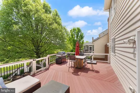 Exterior - 43387 La Belle Pl, Ashburn, VA 20147 photo 7 of 15