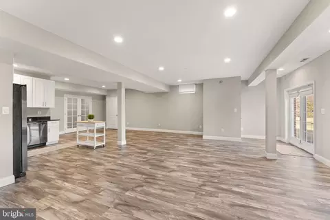Living - 43387 La Belle Pl, Ashburn, VA 20147 photo 5 of 7