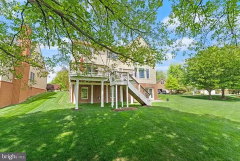 Exterior - 43387 La Belle Pl, Ashburn, VA 20147 photo 13 of 15
