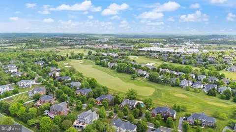 View/Area - 43387 La Belle Pl, Ashburn, VA 20147 photo 6 of 13