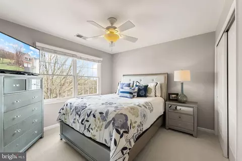Bedroom - 43387 La Belle Pl, Ashburn, VA 20147 photo 10 of 12