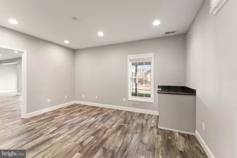 Living - 43387 La Belle Pl, Ashburn, VA 20147 photo 6 of 7