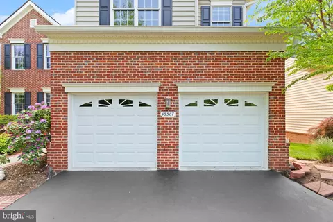 Exterior - 43387 La Belle Pl, Ashburn, VA 20147 photo 11 of 15