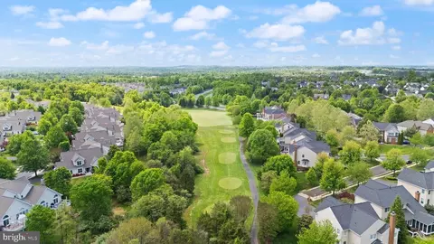 View/Area - 43387 La Belle Pl, Ashburn, VA 20147 photo 3 of 13