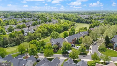 View/Area - 43387 La Belle Pl, Ashburn, VA 20147 photo 8 of 13