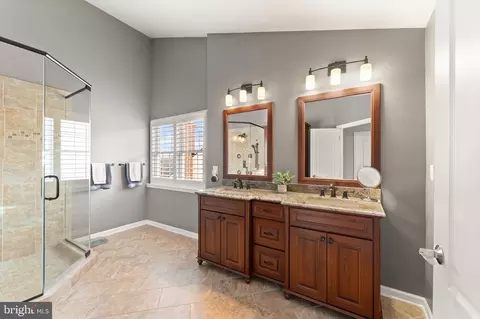 Bath - 43387 La Belle Pl, Ashburn, VA 20147 photo 2 of 6
