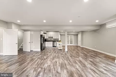 Living - 43387 La Belle Pl, Ashburn, VA 20147 photo 4 of 7