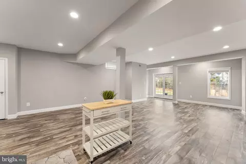 Living - 43387 La Belle Pl, Ashburn, VA 20147 photo 7 of 7