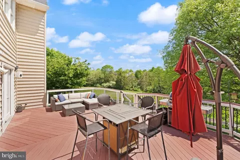 Exterior - 43387 La Belle Pl, Ashburn, VA 20147 photo 9 of 15