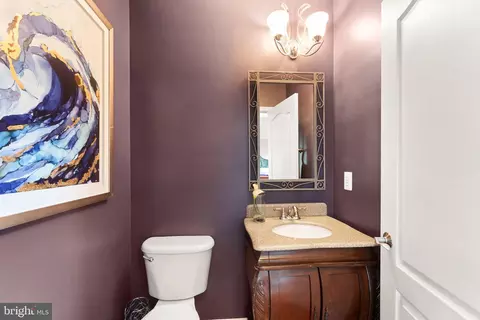 Entry Way - 43387 La Belle Pl, Ashburn, VA 20147 photo 4 of 9