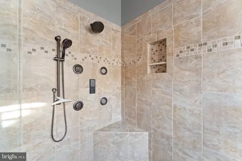 Bath - 43387 La Belle Pl, Ashburn, VA 20147 photo 4 of 6