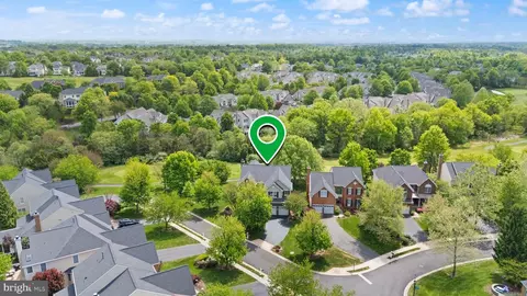 View/Area - 43387 La Belle Pl, Ashburn, VA 20147 photo 4 of 13